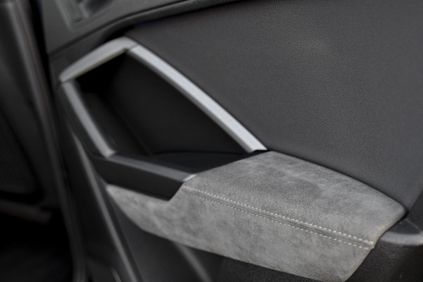 Audi Q3 Sportback 45 TFSI e 3x S-Line. Pano, ACC, Sonos, Keyless, Matrix, Sfeer, Camera, Dodeh, 20''!