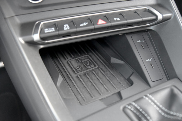 Audi Q3 Sportback 45 TFSI e 3x S-Line. Pano, ACC, Sonos, Keyless, Matrix, Sfeer, Camera, Dodeh, 20''!