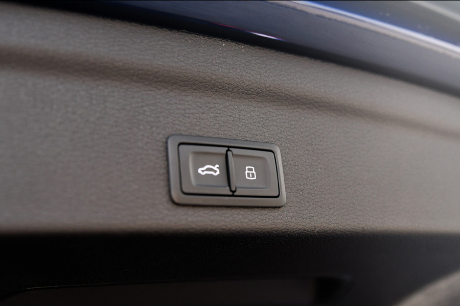 Audi Q3 Sportback 45 TFSI e 3x S-Line. Pano, ACC, Sonos, Keyless, Matrix, Sfeer, Camera, Dodeh, 20''!