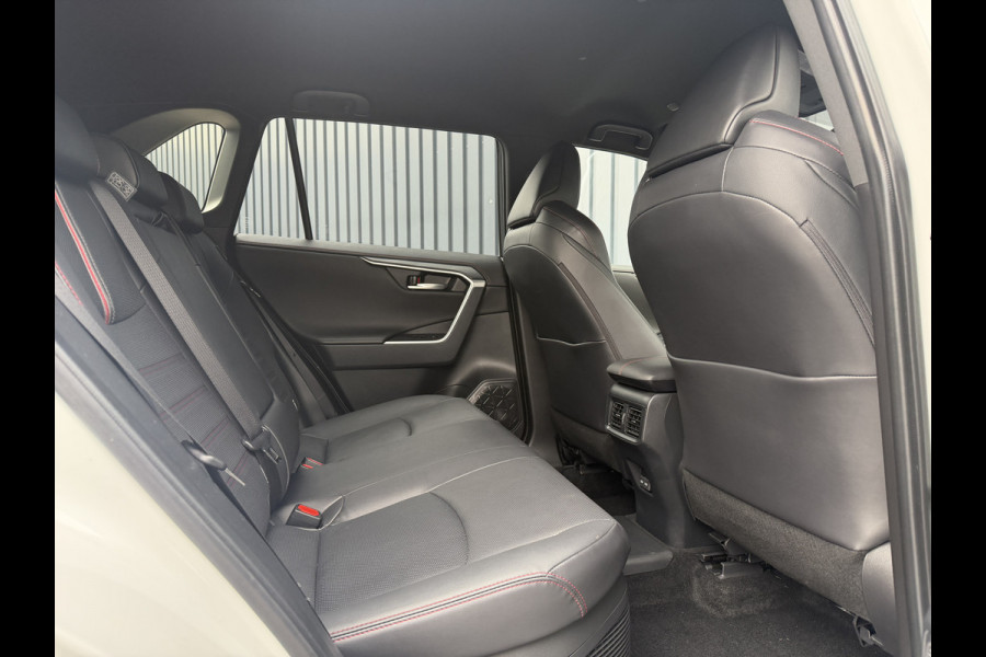 Toyota RAV4 2.5 Plug-in Hybrid AWD Bi-Tone Plus | Trekhaak | Stoel koeling+verwarming | 26.000 km | Rijklaar!!