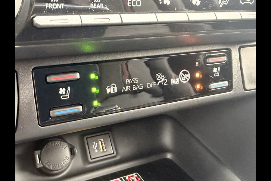 Toyota RAV4 2.5 Plug-in Hybrid AWD Bi-Tone Plus | Trekhaak | Stoel koeling+verwarming | 26.000 km | Rijklaar!!