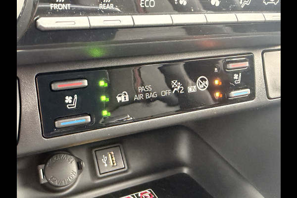 Toyota RAV4 2.5 Plug-in Hybrid AWD Bi-Tone Plus | Trekhaak | Stoel koeling+verwarming | 26.000 km | Rijklaar!!