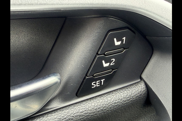 Toyota RAV4 2.5 Plug-in Hybrid AWD Bi-Tone Plus | Trekhaak | Stoel koeling+verwarming | 26.000 km | Rijklaar!!