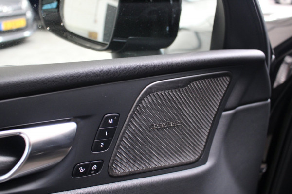 Volvo XC60 2.0 T8 Plug-in hybrid AWD Ultimate Dark Pano/Trekhaak/455PK Prijs is rijklaar