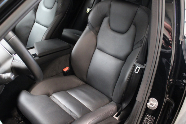 Volvo XC60 2.0 T8 Plug-in hybrid AWD Ultimate Dark Pano/Trekhaak/455PK Prijs is rijklaar