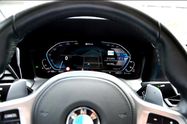 BMW 3-serie 330e High Executive AUT 292PK LED/LEER/NAV/LMV19