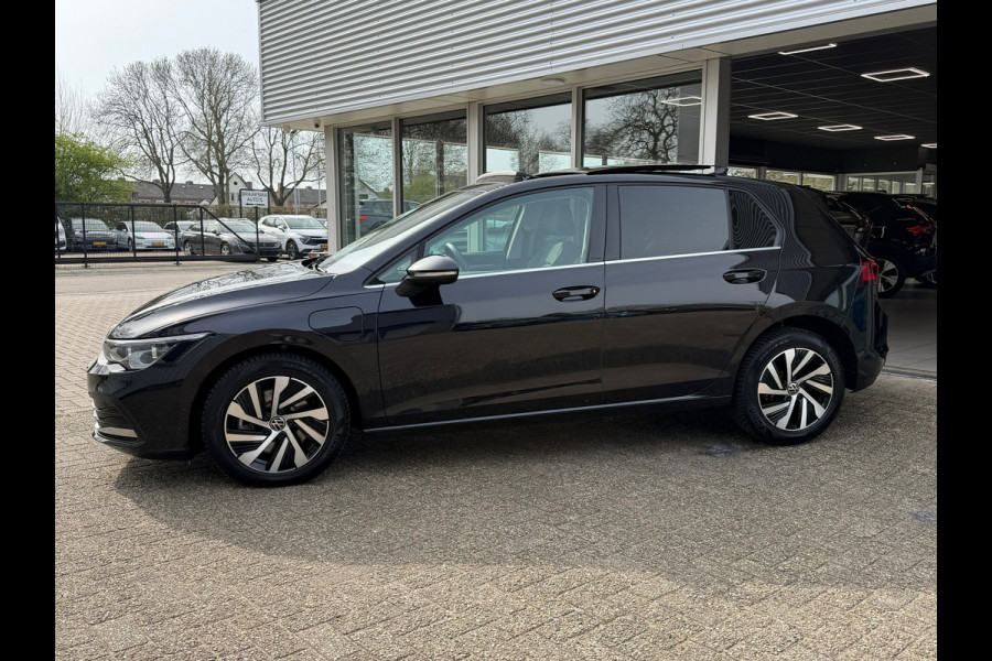 Volkswagen Golf 1.4 eHybrid Style DSG | Panoramadak | Navigatie | Climate | ACC cruise| Memory Seat | 16".