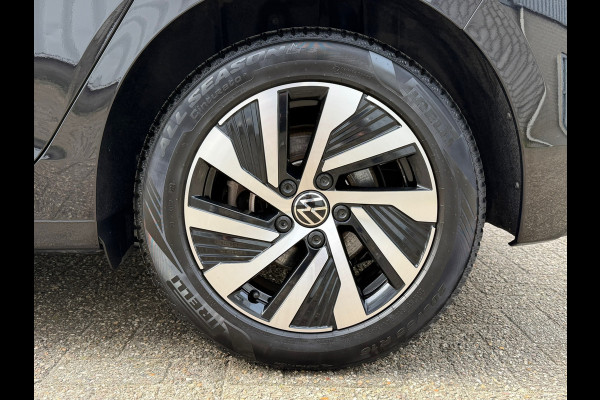 Volkswagen Golf 1.4 eHybrid Style DSG | Panoramadak | Navigatie | Climate | ACC cruise| Memory Seat | 16".
