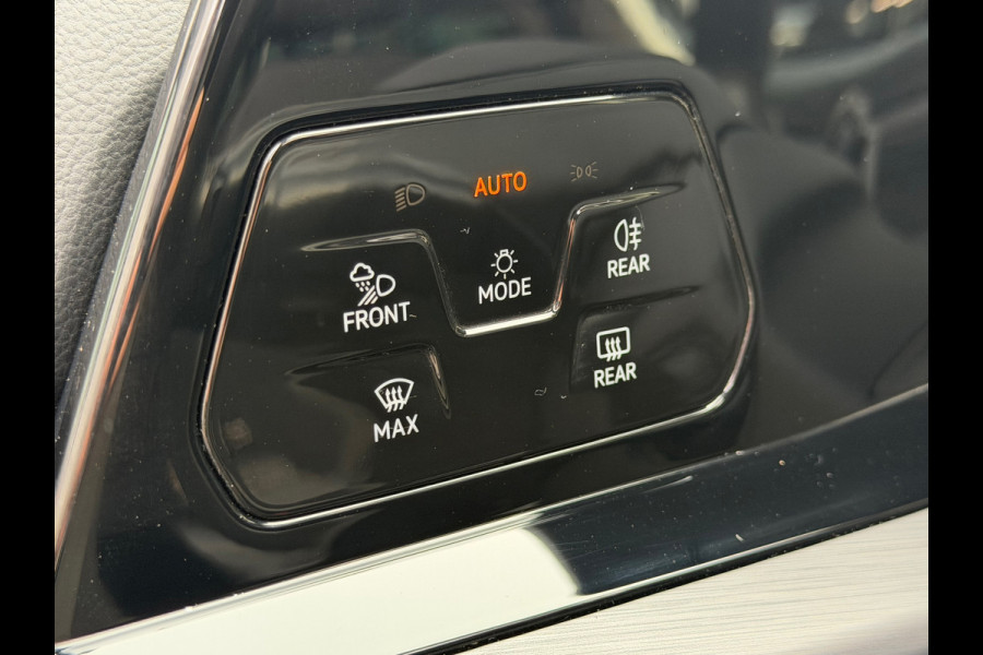 Volkswagen Golf 1.4 eHybrid Style DSG | Panoramadak | Navigatie | Climate | ACC cruise| Memory Seat | 16".