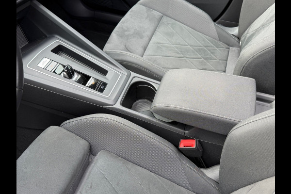 Volkswagen Golf 1.4 eHybrid Style DSG | Panoramadak | Navigatie | Climate | ACC cruise| Memory Seat | 16".