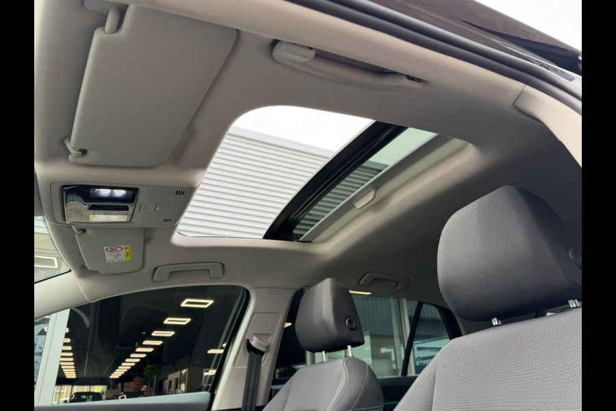 Volkswagen Golf 1.4 eHybrid Style DSG | Panoramadak | Navigatie | Climate | ACC cruise| Memory Seat | 16".