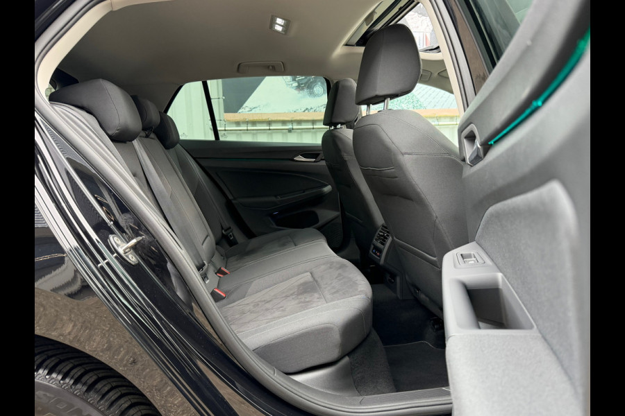 Volkswagen Golf 1.4 eHybrid Style DSG | Panoramadak | Navigatie | Climate | ACC cruise| Memory Seat | 16".