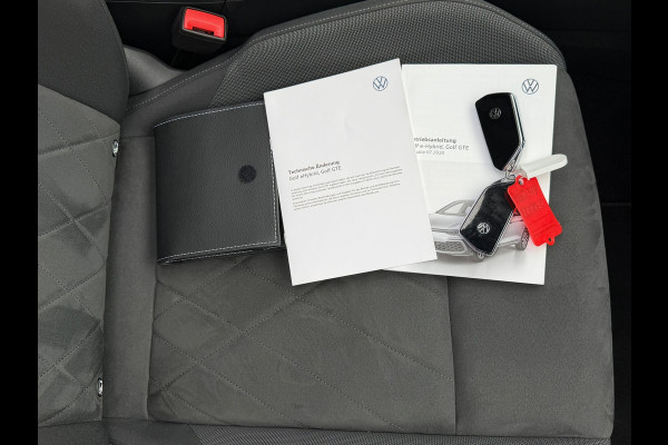 Volkswagen Golf 1.4 eHybrid Style DSG | Panoramadak | Navigatie | Climate | ACC cruise| Memory Seat | 16".