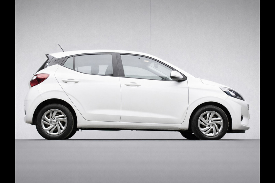 Hyundai i10 1.0 Comfort Sport (APPLE CARPLAY,NAVI,CAMERA,PDC,LED,CLIMATE,CRUISE,LANE ASSIST,SPORTSTOELEN,NETTE STAAT)