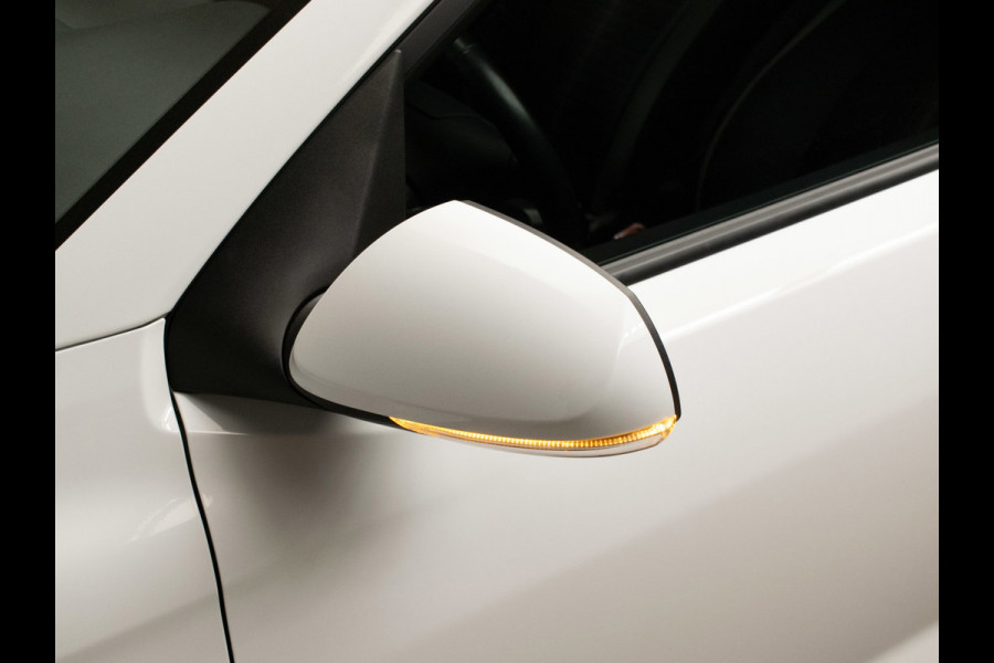 Hyundai i10 1.0 Comfort Sport (APPLE CARPLAY,NAVI,CAMERA,PDC,LED,CLIMATE,CRUISE,LANE ASSIST,SPORTSTOELEN,NETTE STAAT)