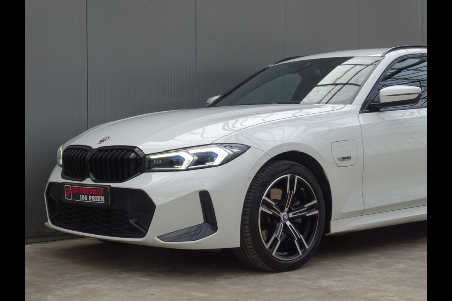 BMW 3 Serie Touring 330e * M-PAKKET * FACELIFT !!