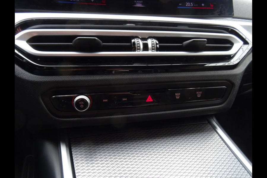 BMW 3 Serie Touring 330e * M-PAKKET * FACELIFT !!