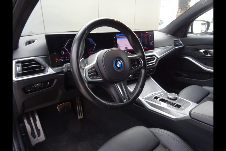 BMW 3 Serie Touring 330e * M-PAKKET * FACELIFT !!