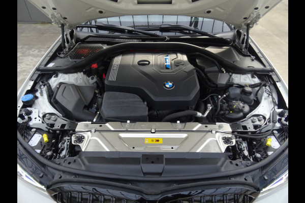 BMW 3 Serie Touring 330e * M-PAKKET * FACELIFT !!