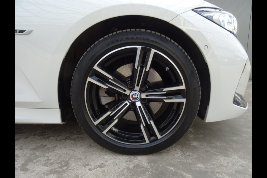 BMW 3 Serie Touring 330e * M-PAKKET * FACELIFT !!
