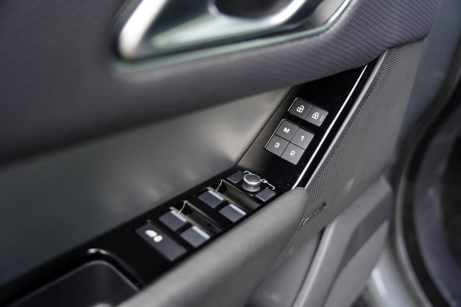 Land Rover Range Rover Velar P250 Turbo AWD R-Dynamic HSE Panoramdak / Meridian