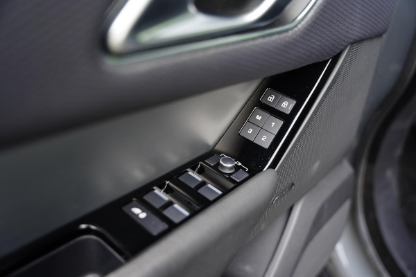 Land Rover Range Rover Velar P250 Turbo AWD R-Dynamic HSE Panoramdak / Meridian