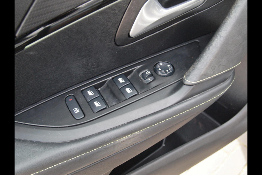Peugeot e-208 EV GT 350 50 kWh | SOH 91% | Panoramadak | Camera | Apple Carplay | Cruise Control |