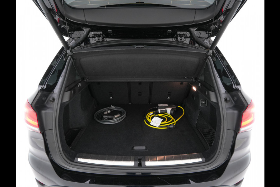 BMW X1 xDrive25e Sportline Business Edition Plus (Plug-In) (INCL-BTW) Aut. *PANO | LEATHER | FULL-LED | HEATED-SPORTSEATS | HIFI-SYSTEM | CAMERA | PRIVACYGLASS | NAVI-FULLMAP | ECC | HEAD-UP | PDC | KEYLESS | DAB | CRUISE | TOWBAR | AMBIENTLIGHT | 18