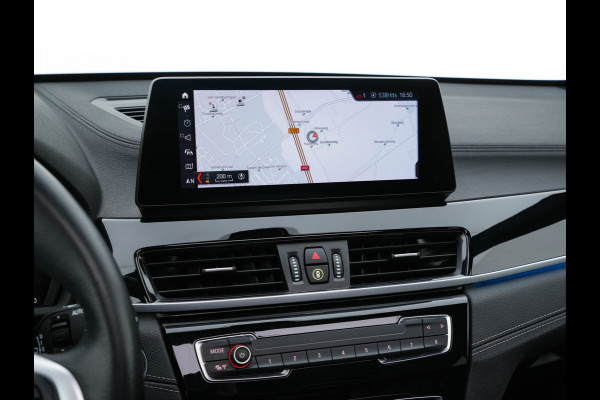 BMW X1 xDrive25e Sportline Business Edition Plus (Plug-In) (INCL-BTW) Aut. *PANO | LEATHER | FULL-LED | HEATED-SPORTSEATS | HIFI-SYSTEM | CAMERA | PRIVACYGLASS | NAVI-FULLMAP | ECC | HEAD-UP | PDC | KEYLESS | DAB | CRUISE | TOWBAR | AMBIENTLIGHT | 18