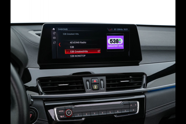 BMW X1 xDrive25e Sportline Business Edition Plus (Plug-In) (INCL-BTW) Aut. *PANO | LEATHER | FULL-LED | HEATED-SPORTSEATS | HIFI-SYSTEM | CAMERA | PRIVACYGLASS | NAVI-FULLMAP | ECC | HEAD-UP | PDC | KEYLESS | DAB | CRUISE | TOWBAR | AMBIENTLIGHT | 18