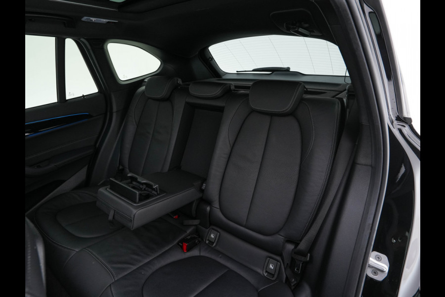 BMW X1 xDrive25e Sportline Business Edition Plus (Plug-In) (INCL-BTW) Aut. *PANO | LEATHER | FULL-LED | HEATED-SPORTSEATS | HIFI-SYSTEM | CAMERA | PRIVACYGLASS | NAVI-FULLMAP | ECC | HEAD-UP | PDC | KEYLESS | DAB | CRUISE | TOWBAR | AMBIENTLIGHT | 18