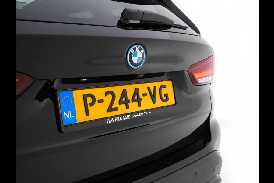 BMW X1 xDrive25e Sportline Business Edition Plus (Plug-In) (INCL-BTW) Aut. *PANO | LEATHER | FULL-LED | HEATED-SPORTSEATS | HIFI-SYSTEM | CAMERA | PRIVACYGLASS | NAVI-FULLMAP | ECC | HEAD-UP | PDC | KEYLESS | DAB | CRUISE | TOWBAR | AMBIENTLIGHT | 18