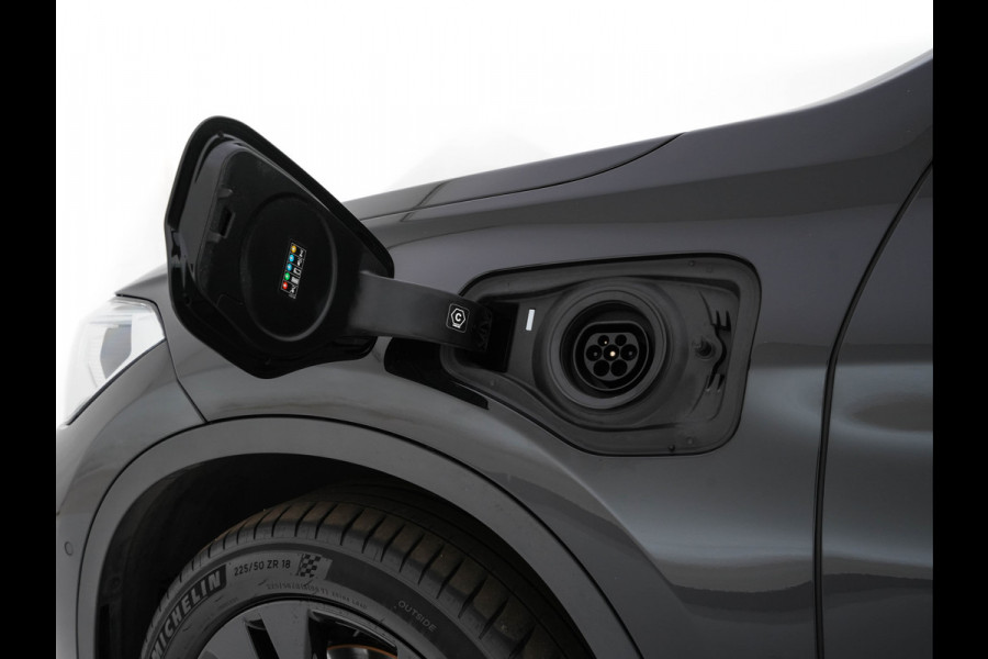 BMW X1 xDrive25e Sportline Business Edition Plus (Plug-In) (INCL-BTW) Aut. *PANO | LEATHER | FULL-LED | HEATED-SPORTSEATS | HIFI-SYSTEM | CAMERA | PRIVACYGLASS | NAVI-FULLMAP | ECC | HEAD-UP | PDC | KEYLESS | DAB | CRUISE | TOWBAR | AMBIENTLIGHT | 18
