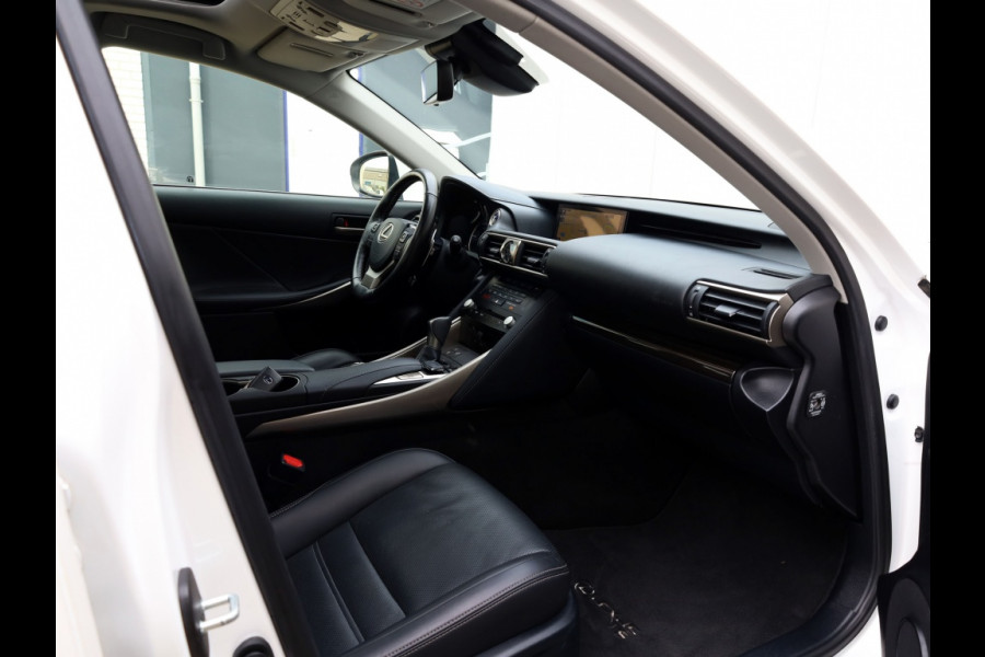 Lexus IS 300h Hybrid Luxury Line | Mark Levinson | Stoelventilatie | Schu
