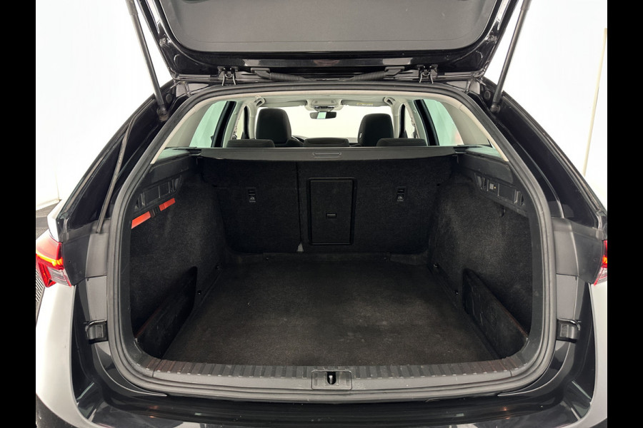 Škoda Octavia Combi 1.0 TSI Style (INCL-BTW) *PANO | FULL-LED | LANE-ASSIST | DIGI-COCKPIT | HEATED-COMFORTSEATS | NAVI-FULLMAP | PRIVACYGLASS | KEYLESS | DAB | ECC | PDC | CRUISE | TOWBAR | 18''ALU*