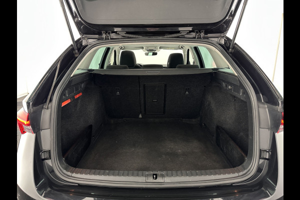 Škoda Octavia Combi 1.0 TSI Style (INCL-BTW) *PANO | FULL-LED | LANE-ASSIST | DIGI-COCKPIT | HEATED-COMFORTSEATS | NAVI-FULLMAP | PRIVACYGLASS | KEYLESS | DAB | ECC | PDC | CRUISE | TOWBAR | 18''ALU*