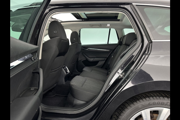 Škoda Octavia Combi 1.0 TSI Style (INCL-BTW) *PANO | FULL-LED | LANE-ASSIST | DIGI-COCKPIT | HEATED-COMFORTSEATS | NAVI-FULLMAP | PRIVACYGLASS | KEYLESS | DAB | ECC | PDC | CRUISE | TOWBAR | 18''ALU*