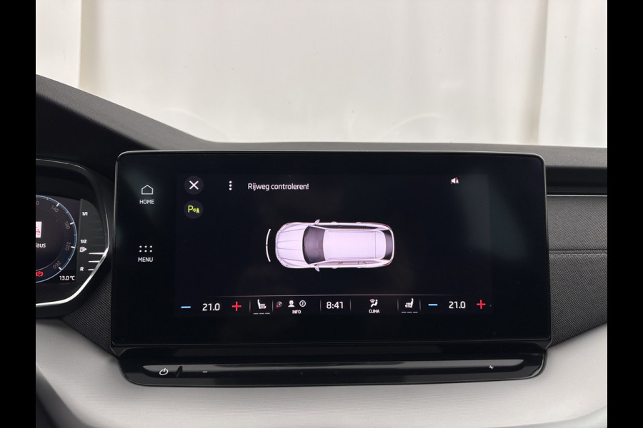 Škoda Octavia Combi 1.0 TSI Style (INCL-BTW) *PANO | FULL-LED | LANE-ASSIST | DIGI-COCKPIT | HEATED-COMFORTSEATS | NAVI-FULLMAP | PRIVACYGLASS | KEYLESS | DAB | ECC | PDC | CRUISE | TOWBAR | 18''ALU*