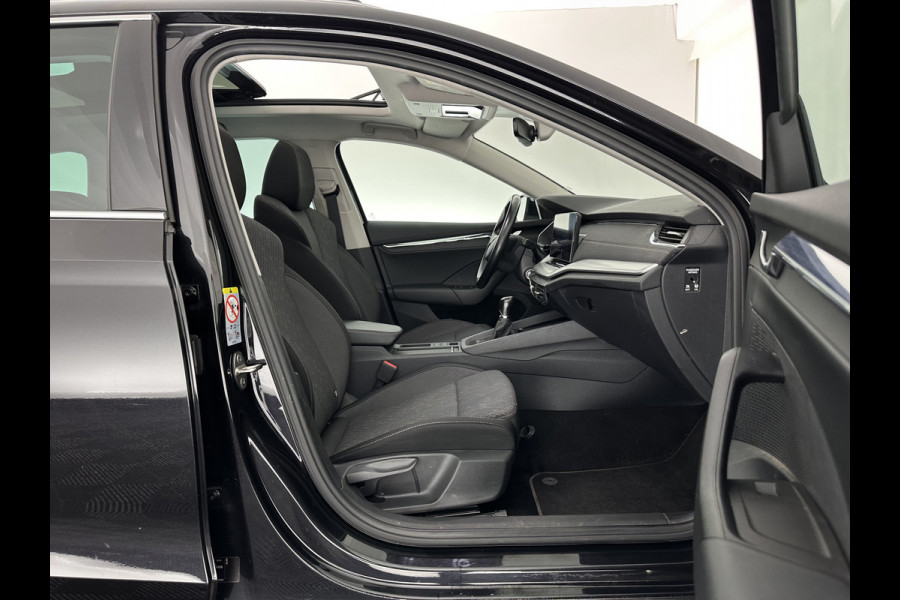 Škoda Octavia Combi 1.0 TSI Style (INCL-BTW) *PANO | FULL-LED | LANE-ASSIST | DIGI-COCKPIT | HEATED-COMFORTSEATS | NAVI-FULLMAP | PRIVACYGLASS | KEYLESS | DAB | ECC | PDC | CRUISE | TOWBAR | 18''ALU*