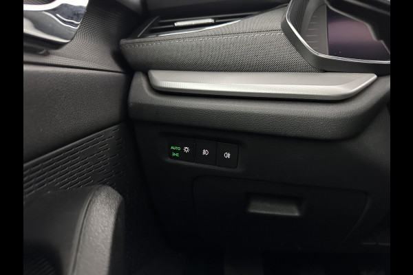 Škoda Octavia Combi 1.0 TSI Style (INCL-BTW) *PANO | FULL-LED | LANE-ASSIST | DIGI-COCKPIT | HEATED-COMFORTSEATS | NAVI-FULLMAP | PRIVACYGLASS | KEYLESS | DAB | ECC | PDC | CRUISE | TOWBAR | 18''ALU*