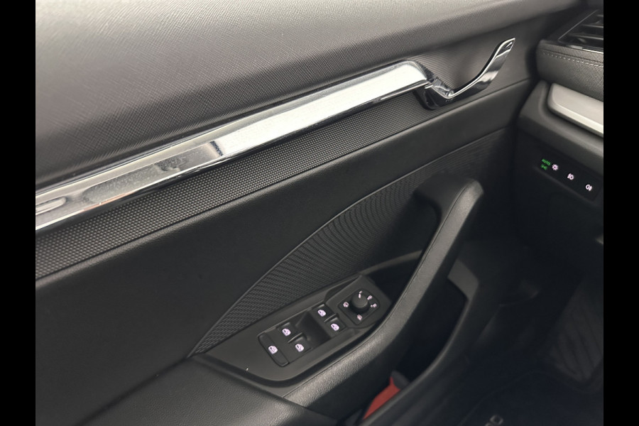 Škoda Octavia Combi 1.0 TSI Style (INCL-BTW) *PANO | FULL-LED | LANE-ASSIST | DIGI-COCKPIT | HEATED-COMFORTSEATS | NAVI-FULLMAP | PRIVACYGLASS | KEYLESS | DAB | ECC | PDC | CRUISE | TOWBAR | 18''ALU*