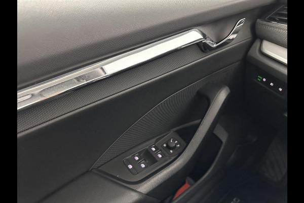 Škoda Octavia Combi 1.0 TSI Style (INCL-BTW) *PANO | FULL-LED | LANE-ASSIST | DIGI-COCKPIT | HEATED-COMFORTSEATS | NAVI-FULLMAP | PRIVACYGLASS | KEYLESS | DAB | ECC | PDC | CRUISE | TOWBAR | 18''ALU*