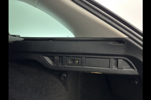 Škoda Octavia Combi 1.0 TSI Style (INCL-BTW) *PANO | FULL-LED | LANE-ASSIST | DIGI-COCKPIT | HEATED-COMFORTSEATS | NAVI-FULLMAP | PRIVACYGLASS | KEYLESS | DAB | ECC | PDC | CRUISE | TOWBAR | 18''ALU*