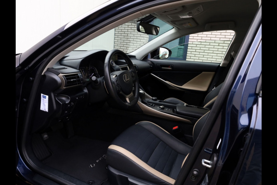 Lexus IS 300h Sport Edition | Stoelverwarming | Parkeersensoren | NL-Auto