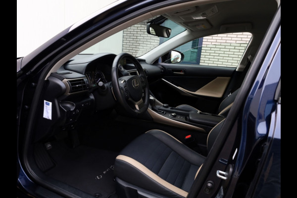 Lexus IS 300h Sport Edition | Stoelverwarming | Parkeersensoren | NL-Auto