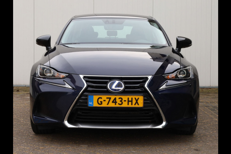 Lexus IS 300h Sport Edition | Stoelverwarming | Parkeersensoren | NL-Auto