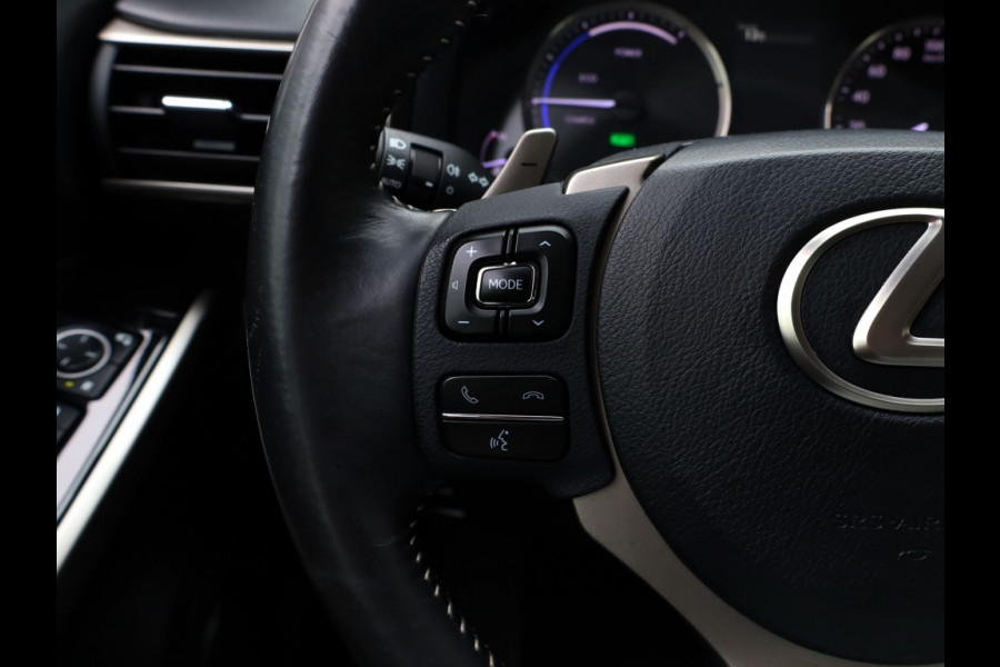 Lexus IS 300h Sport Edition | Stoelverwarming | Parkeersensoren | NL-Auto