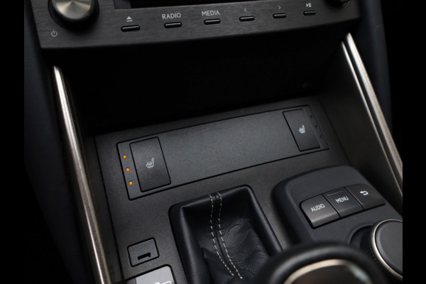 Lexus IS 300h Sport Edition | Stoelverwarming | Parkeersensoren | NL-Auto