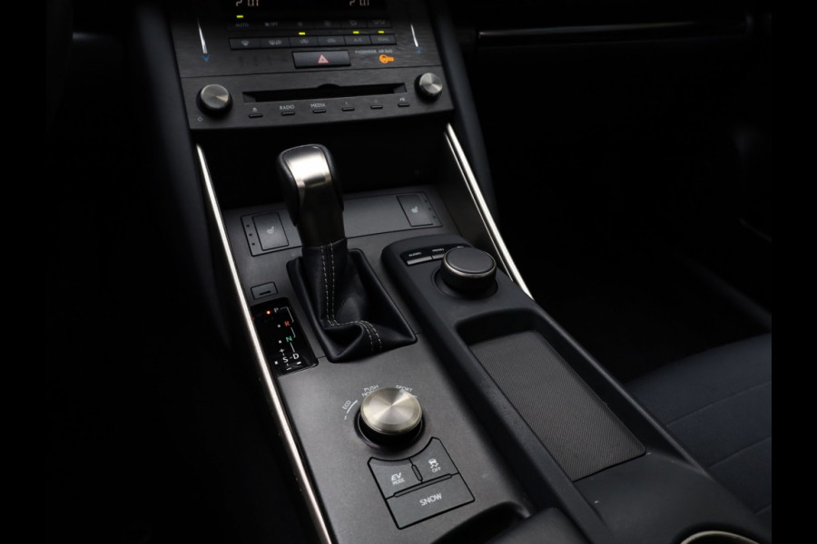 Lexus IS 300h Sport Edition | Stoelverwarming | Parkeersensoren | NL-Auto