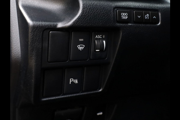 Lexus IS 300h Sport Edition | Stoelverwarming | Parkeersensoren | NL-Auto